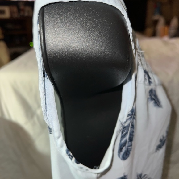 Candies Feather And Lace Tank Top - Picture 4 of 10